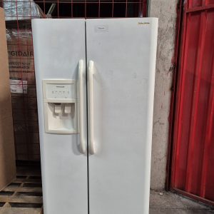 REFRIGERADORA FRIGIDAIRE